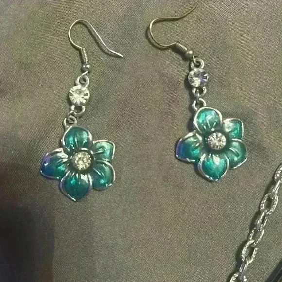 Necklace and earring set - Picture 2 of 3